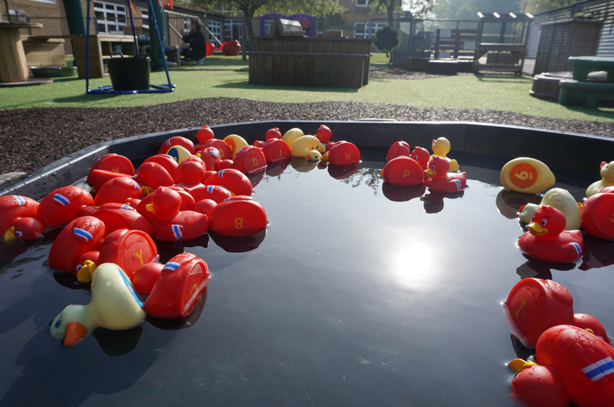 GreatLinfordPri's tweet photo. Our EYFS outdoor area looked lovely in the morning sunshine. A range of activities are ready for the children to explore. 🌞 https://t.co/knUOBTRA6S