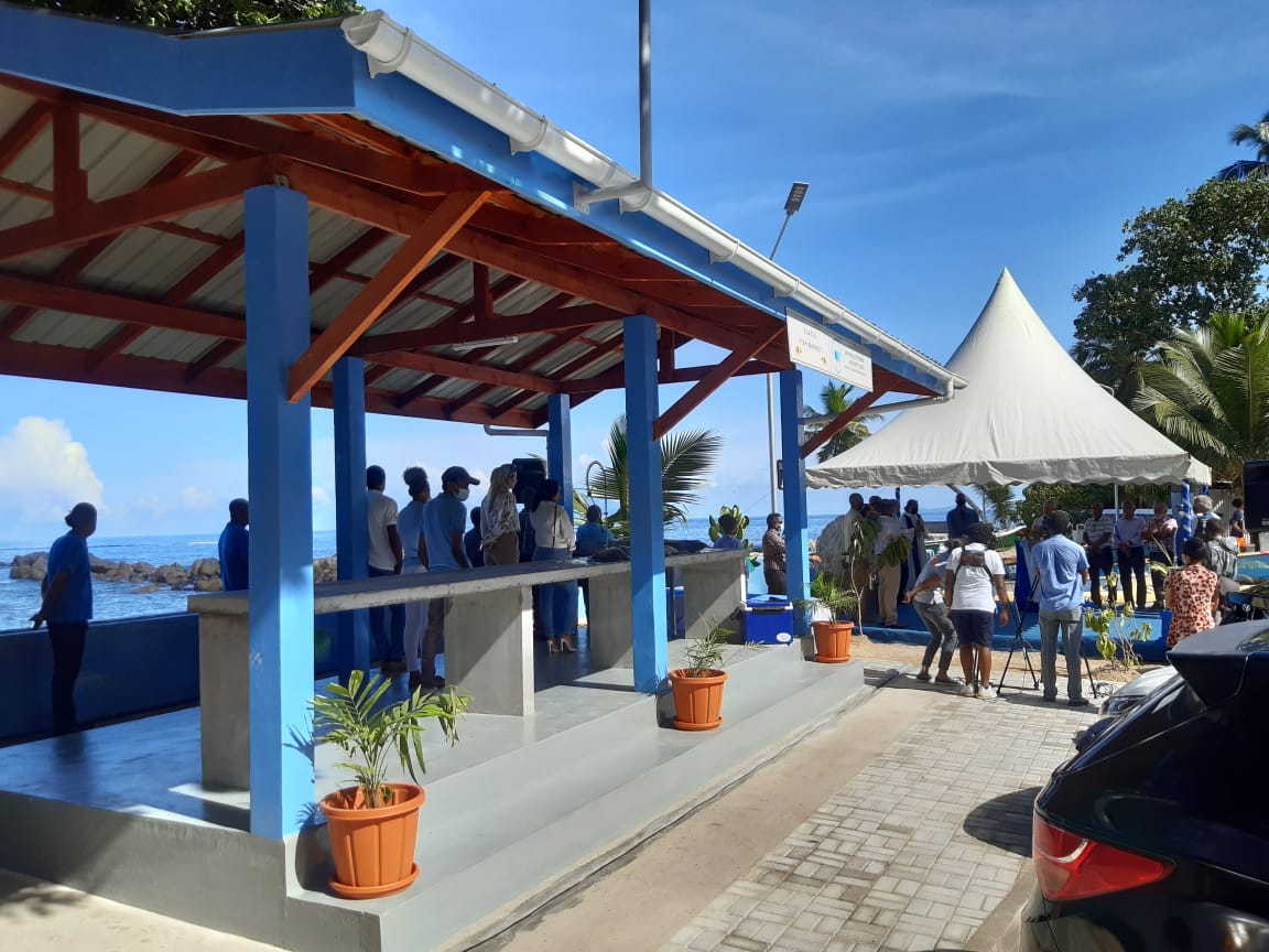 EUAmbMauritius's tweet photo. The Sustainable Fisheries Partnership Agreement between #Seychelles and the EU is strongly supporting local communities &amp; artisanal fisheries with the set up of safe and useful infrastructure. @EU_MARE 

#EUxSeychelles #sustainable #fisheries https://t.co/DZIWn95dAe