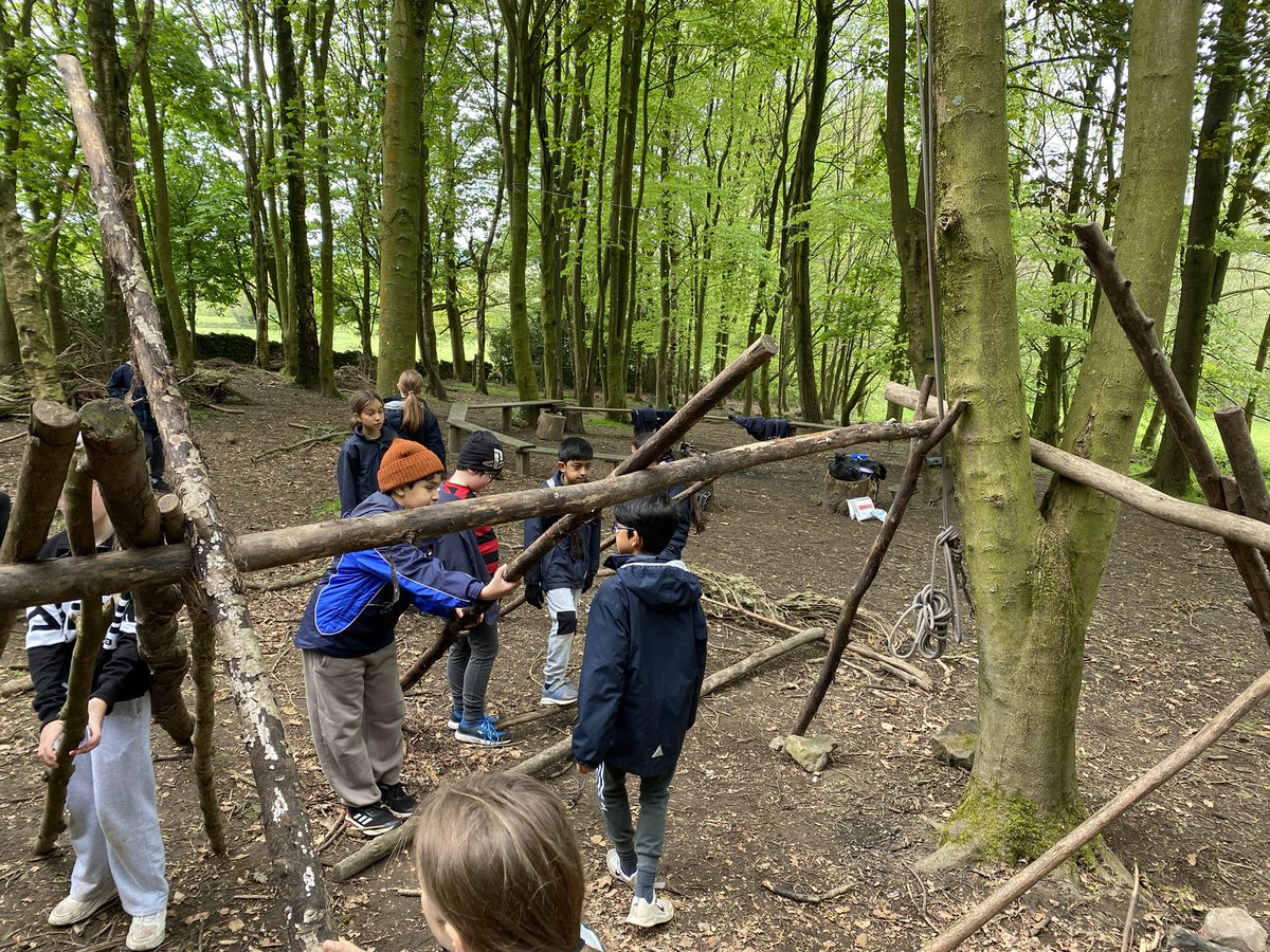 LGJS_sport's tweet photo. Bushcraft & Challenge Wall. #stanleyhead #year4 https://t.co/YhZetftAmJ