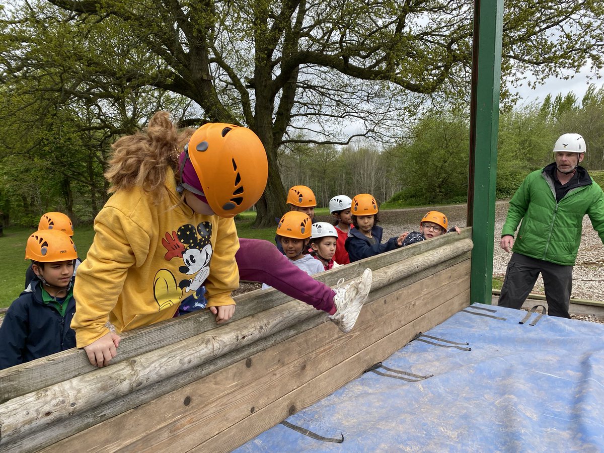 LGJS_sport's tweet photo. Bushcraft & Challenge Wall. #stanleyhead #year4 https://t.co/YhZetftAmJ