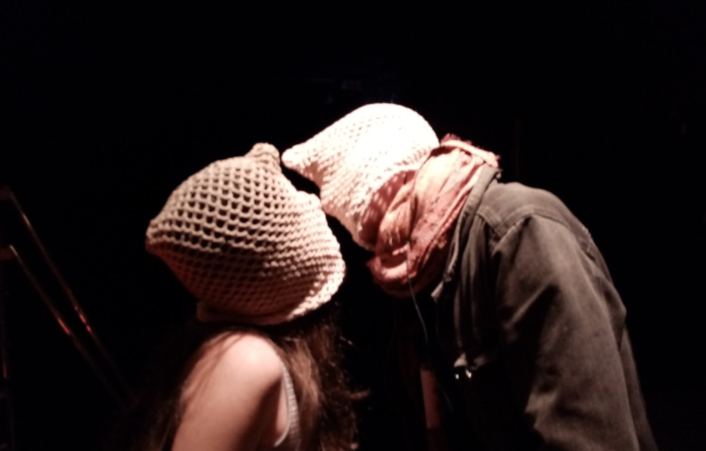 📢 El dijous 26 i divendres 27 de maig a les 21 h presentem “Suicide Notes”, una creació de Marc Caellas i David G. Torres que proposa reflexionar sobre el suïcidi i el tabú que representa.

🎟 Gratuït
Reserva d’entrades 👉 bit.ly/Suicide-Notes