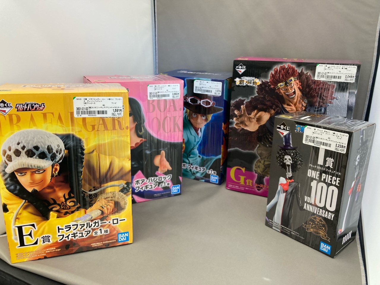 ブックオフ函館本通店 ワンピースのフィギュアが大量に入荷しました 一番くじのフィギュアからfiguartezeroのフィギュアまで 店内ワンピースコーナーに補充しています ぜひご来店くださいませ ブックオフ函館本通店 ワンピース 中古フィギュア