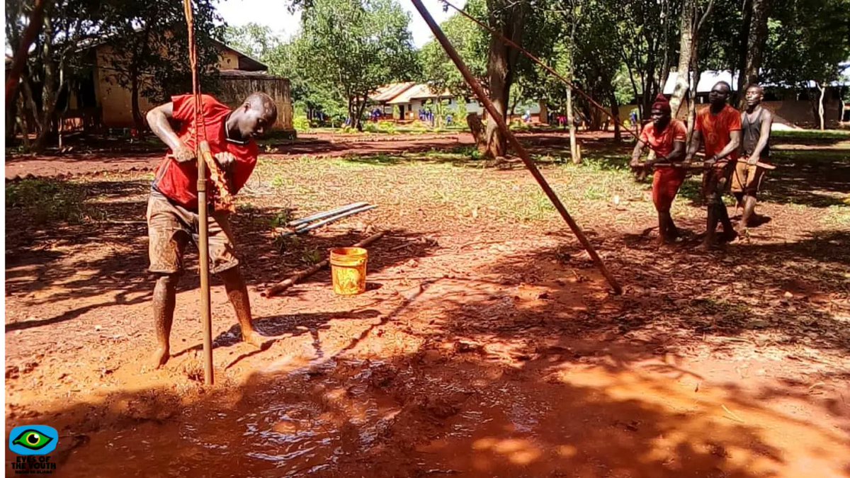 🚰Access to reliable water ensures sustainability of life. 

In picture is a hand-drilling task 30 meters into the ground🤩

Since 2016, we have installed more than 50 water pumps, reaching more than 100,000 people!🎊

More #WaterProjects at buff.ly/3vJeVVG

#SafeWater