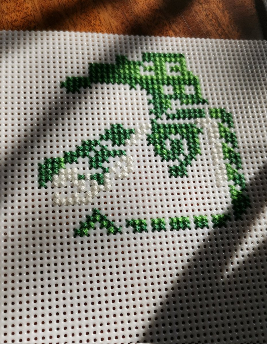 Hell_arred's tweet photo. Good morning✨️

I will continue the theme of games.
Monster Hunter is one of my favorite games on my Nintendo 💚

In the work of Rathian
Will be a figurine)

#handmade #crossstitch #cross_stitch #MonsterHunter #rathian #Nintendo https://t.co/eULgsp0Hfm