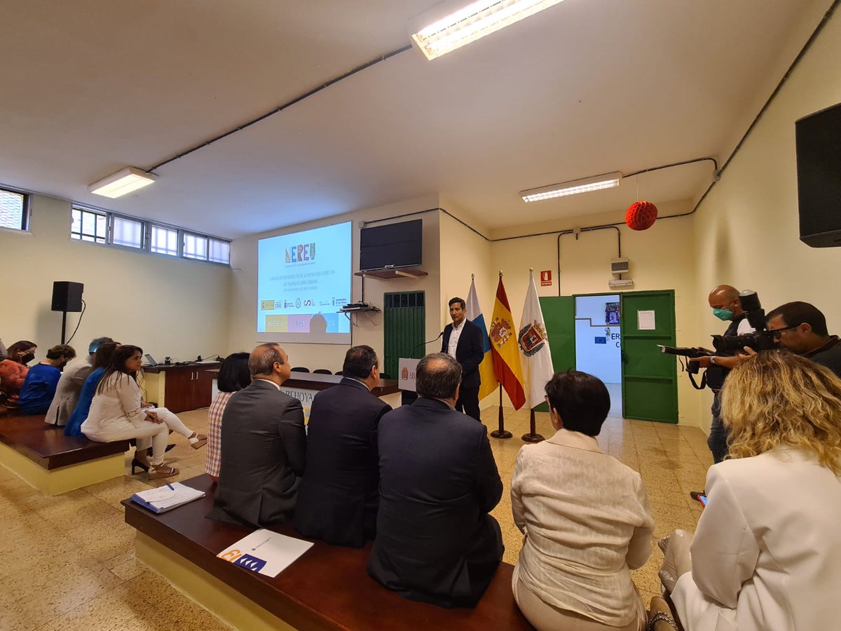 CsaiFundacion's tweet photo. Hoy hemos ratificado el acuerdo con la #AsociaciónNEREU para el impulso del #ProgramaNEREU, dirigido a fomentar hábitos y actitudes saludables en la población infantil.
🤝 @comisionadoPI, @fundaciondepjov, @programanereu y @csaifundacion.
📍 Las Palmas de Gran Canaria https://t.co/8b86oNMhYa