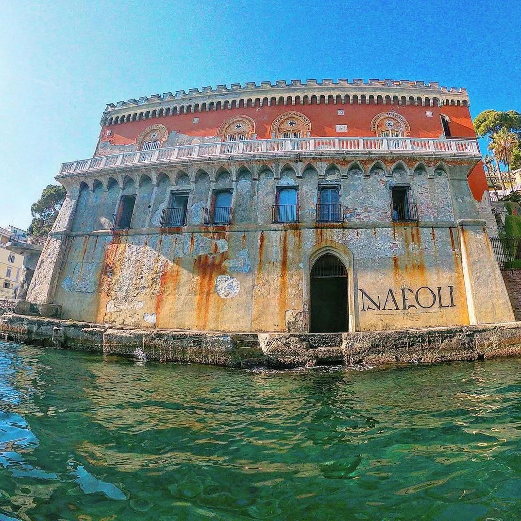 ExplorerNaples's tweet photo. Buongiorno dalla meravigliosa #VilladAbro a #Posillipo: è qui che avviene la scena finale del film #ÈstatalamanodiDio!

📷 @KayakNapoli

#explorer_naples #Campania #Naples #6maggio #Vesuvio https://t.co/kSVFKCrUQZ