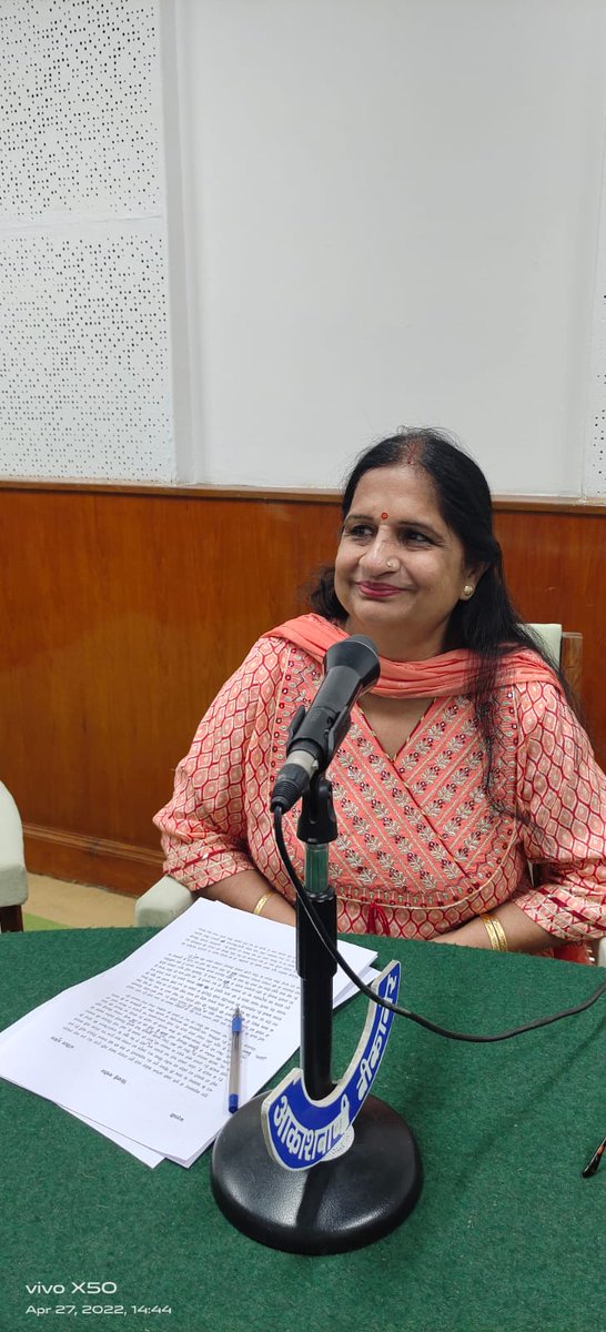AIR_Bikaner's tweet photo. आज़ादी के अमृत महोत्सव के अंतर्गत  आज रात 10 बजे आकाशवाणी बीकानेर के ढोला मारू चैनल से आप सुनेंगे साहित्यिक पत्रिका साहित्य सुगंध का नया अंक।
 dr ब्रजरतन जोशी की वार्ता होगी..साहित्य क्या और क्यों?
smt कविता मुकेश की कहानी सिलाई मशीन और   sh मुकेश व्यास से उनका काव्यपाठ सुनिएगा। https://t.co/ZqHRJbcwJx