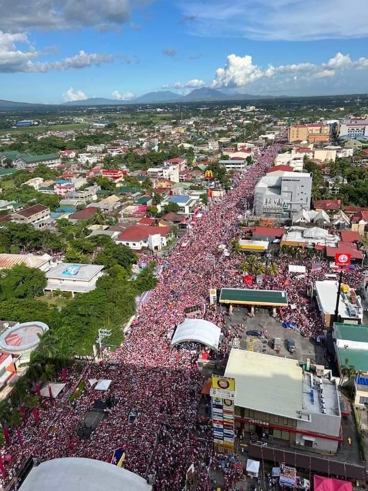 _rainbowfighter's tweet image. Naga at 330PM today. 

#BicolSolidPink 
#LeniIsOurPresident 
#KikoIsOurVP 
#AngatBuhayPilipino 

💖🌿🌸