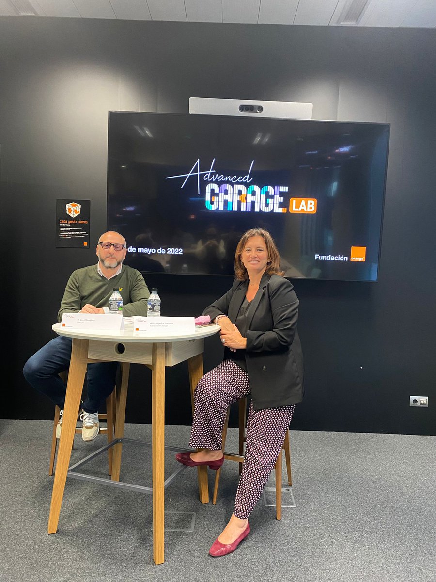 fundacionorange's tweet photo. Los moderadores de estos #AdvancedGarageLab son @dmartinezpr, comunicación en @orange_es y Angélica Bautista Gris de Fundación Orange https://t.co/UwdIvq66lD