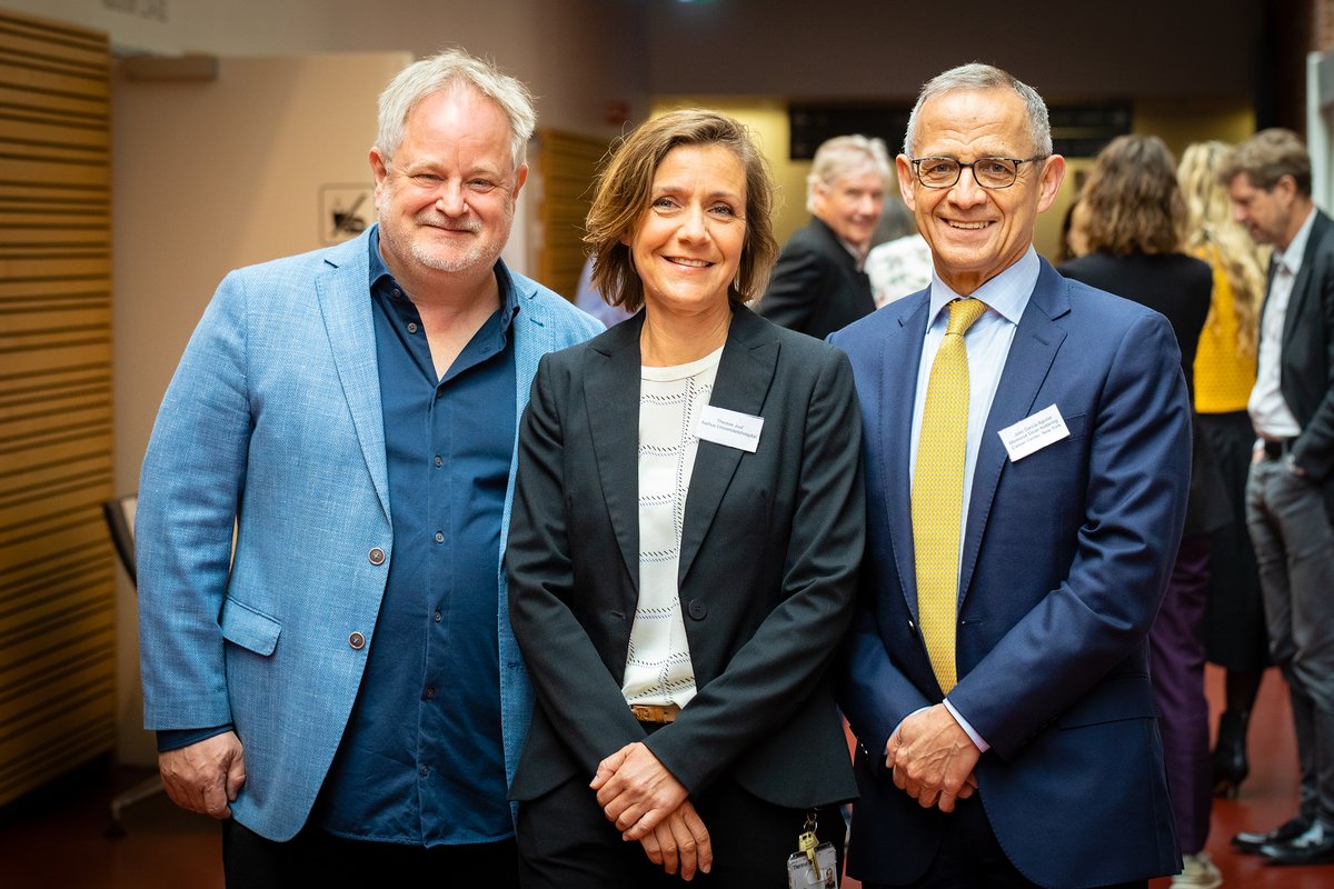 Aarhus Uni.hospital (@auhdk) on Twitter photo I dag samles eksperter fra ind- og udland på <a href="/AUHdk/">Aarhus Uni.hospital</a> til et symposium om senfølger efter kræft i bækkenorganerne. I DK er Aarhus førende i behandling af senfølger inden for dette område. Se mere fra symposiet på @AuHsurgery #sundpol #dkvid <a href="/PeterCh12345/">Peter Christensen</a> <a href="/cancer_dk/">Kræftens Bekæmpelse</a> <a href="/nlavellaneda/">Nicolas Avellaneda</a> I dag samles eksperter fra ind- og udland på <a href="/AUHdk/">Aarhus Uni.hospital</a> til et symposium om senfølger efter kræft i bækkenorganerne. I DK er Aarhus førende i behandling af senfølger inden for dette område. Se mere fra symposiet på @AuHsurgery #sundpol #dkvid <a href="/PeterCh12345/">Peter Christensen</a> <a href="/cancer_dk/">Kræftens Bekæmpelse</a> <a href="/nlavellaneda/">Nicolas Avellaneda</a>
