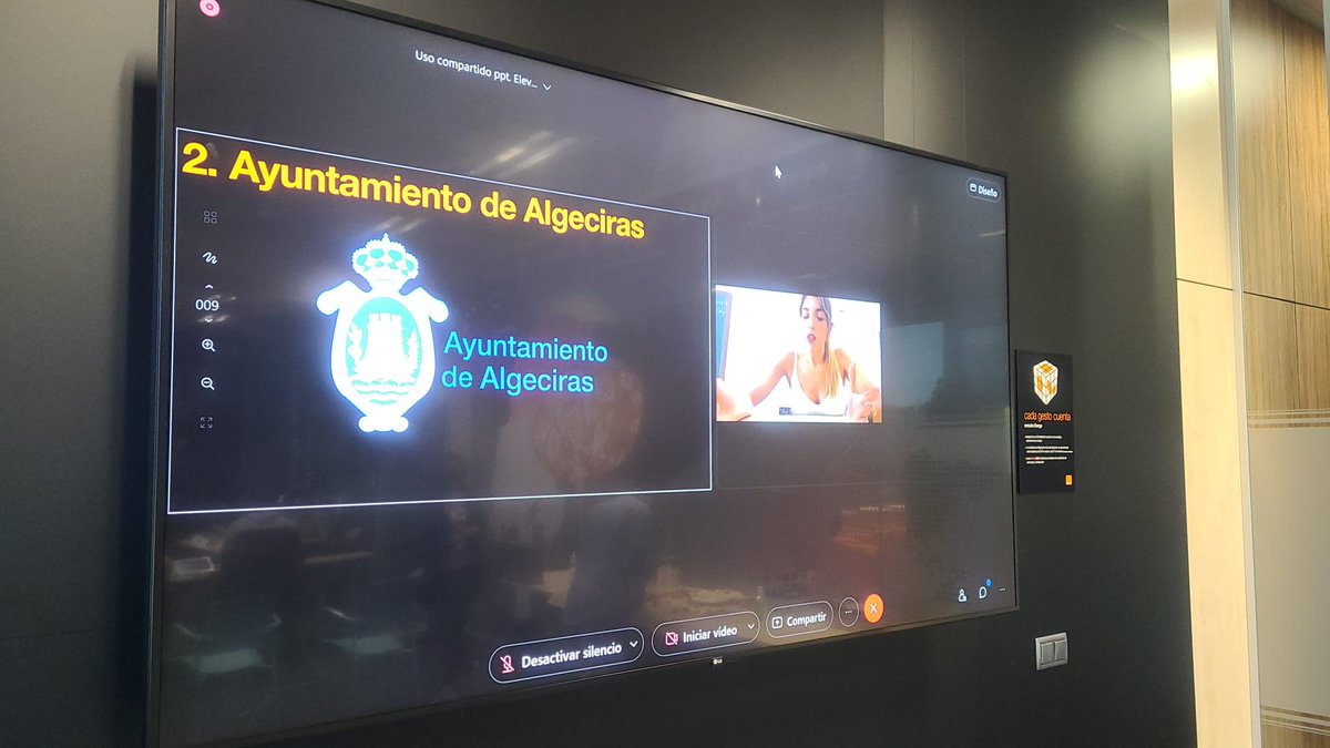 fundacionorange's tweet photo. Ya se están presentado a algunos de los candidatos a las financiaciones adicionales que puede ofrecerles el #AdvancedGarageLab https://t.co/wjhUyb2eF4