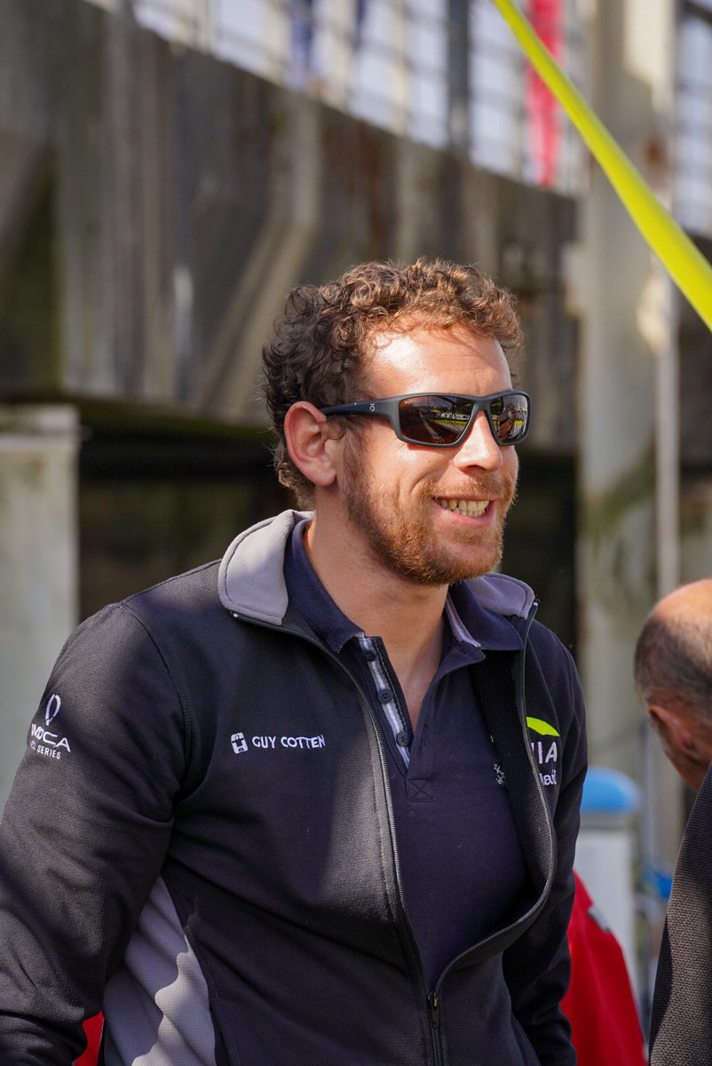 ImocaMacif's tweet photo. Bonne ambiance ce matin sur le ponton d’Apivia Voile pour ce premier jour de la @GB1000race 🤩
#teamworkmakesthedreamwork https://t.co/AcesogVzdR