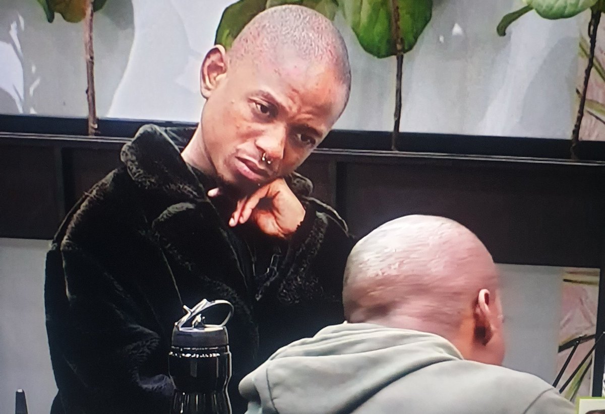 AP_DeDreama's tweet photo. @D_Bhekza So drinking Wine is a thing nhe🤔... Umuntu kuzomele ayeke lama Belgravia and Castle lite, just to try new things heyy... https://t.co/dgQhlAlHUc