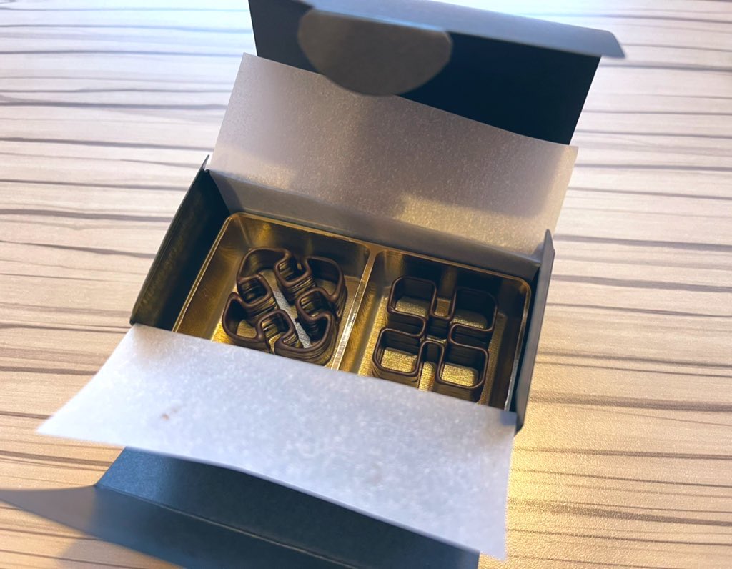 tsk_iyd's tweet photo. 実食🍫
構造による違いがあるか積層の垂直方向で食べたけど、時間経ち過ぎたせいか意外とフワフワした感じ。
固め直せば良かった…
#3Dfoodprint 
#bytebites 
#exform https://t.co/dvDRDX0pI5