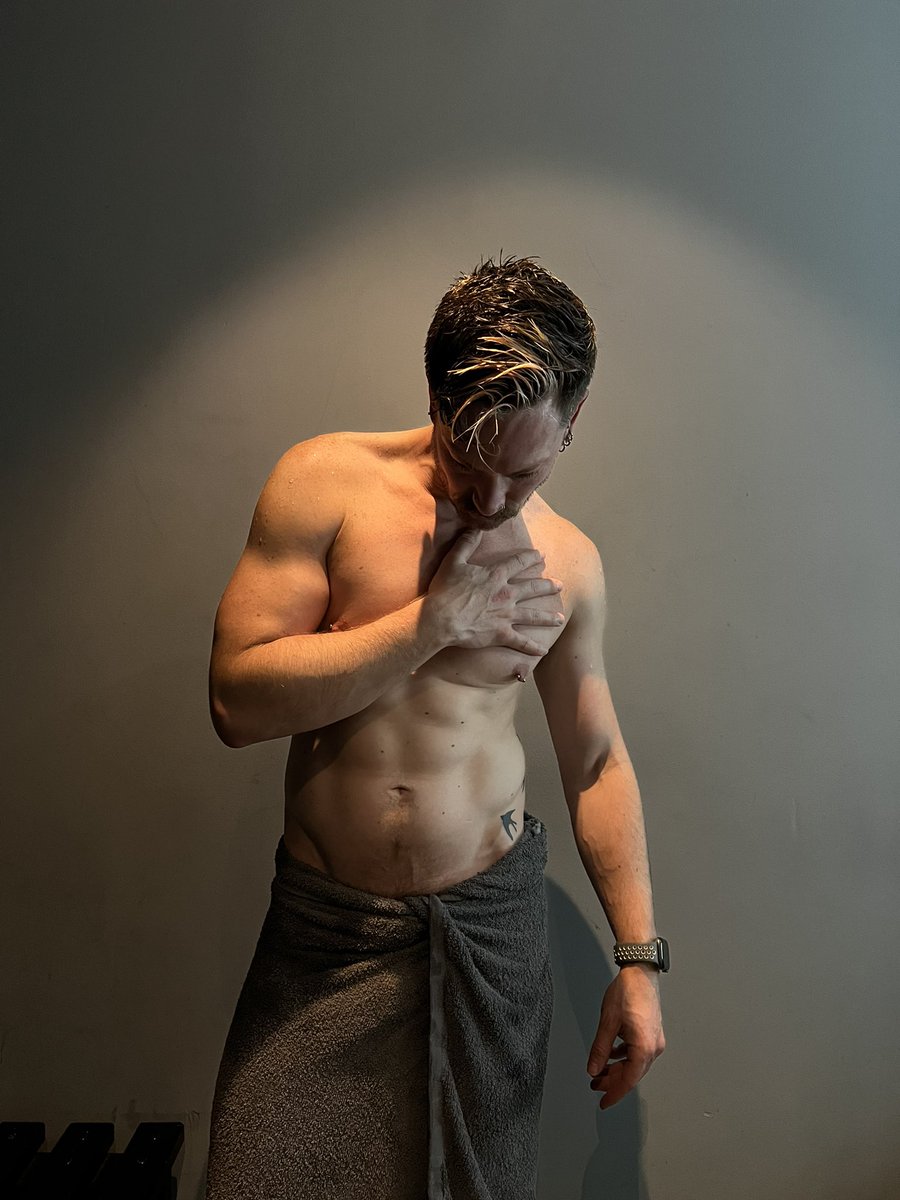 samue1j's tweet photo. I was taking gym progress pics and got carried away https://t.co/m9eHOQIjce