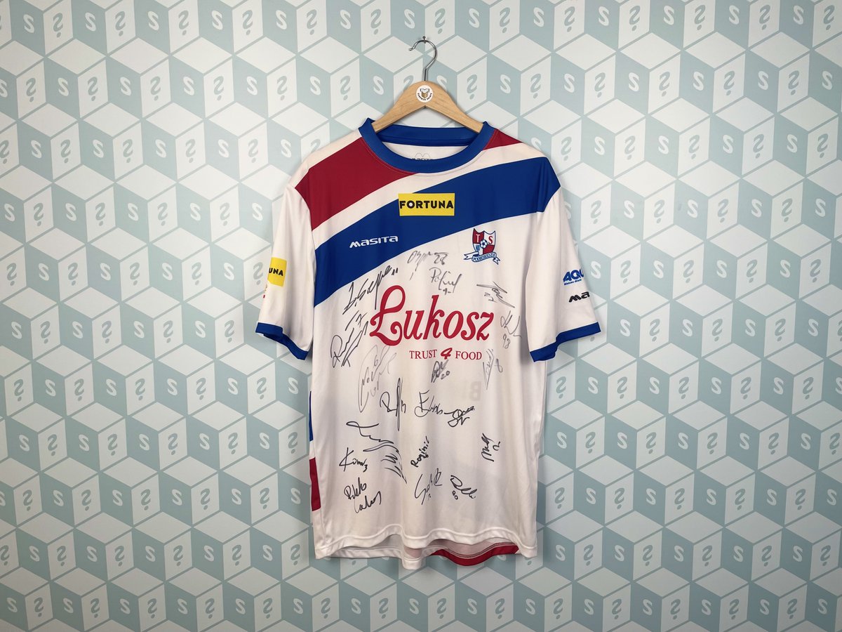 SurpriseShirts's tweet photo. SIGNED SHIRT GIVEAWAY! ✍️

We're giving away this @TSP_SA squad signed shirt from the 18/19 season! 🇵🇱

👇 How to enter
♻️ Retweet
✅ Follow us

That's it! Good luck 🤝 https://t.co/86SdIgOSLq