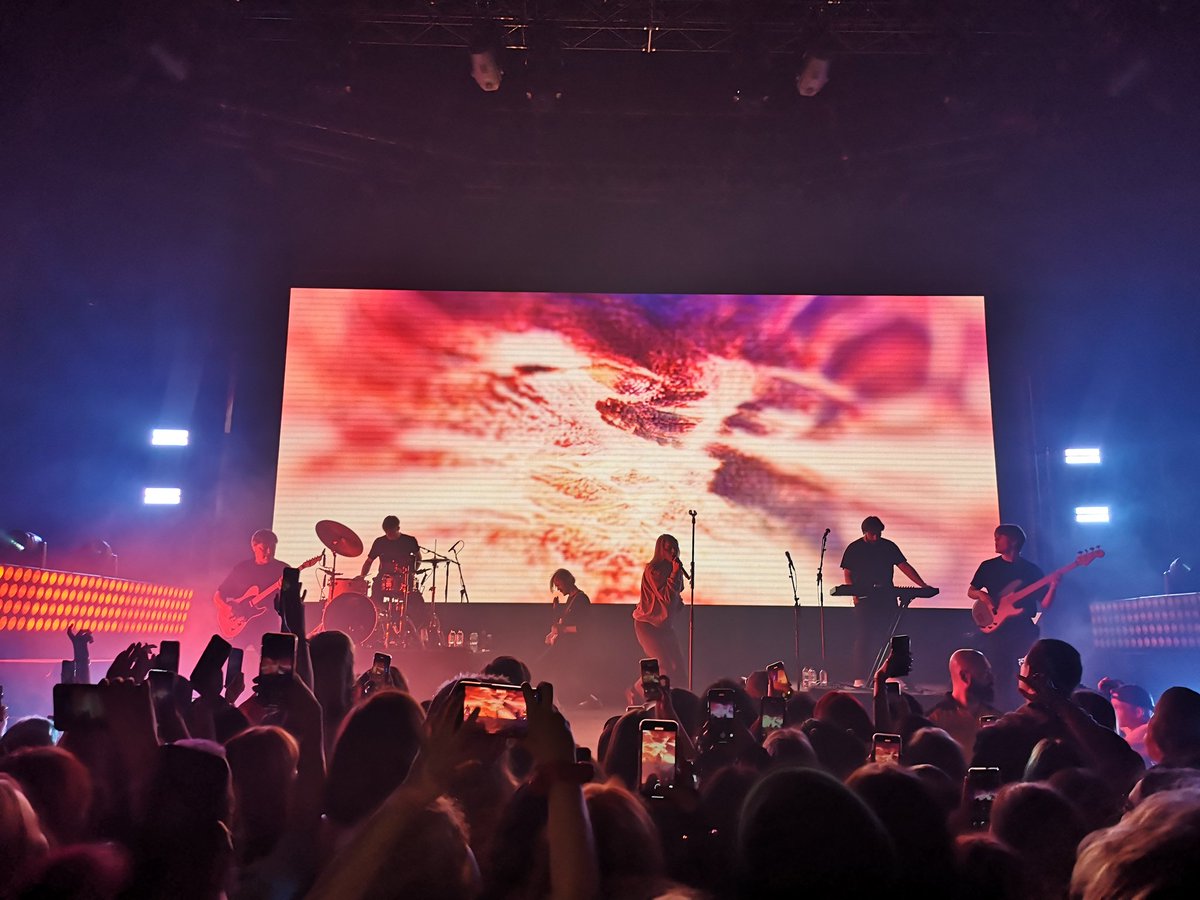 mpizzolato94's tweet photo. Having the best time ever at the #girlinred concert yesterday in London @_girlinred_ https://t.co/A3D2fCCtQo