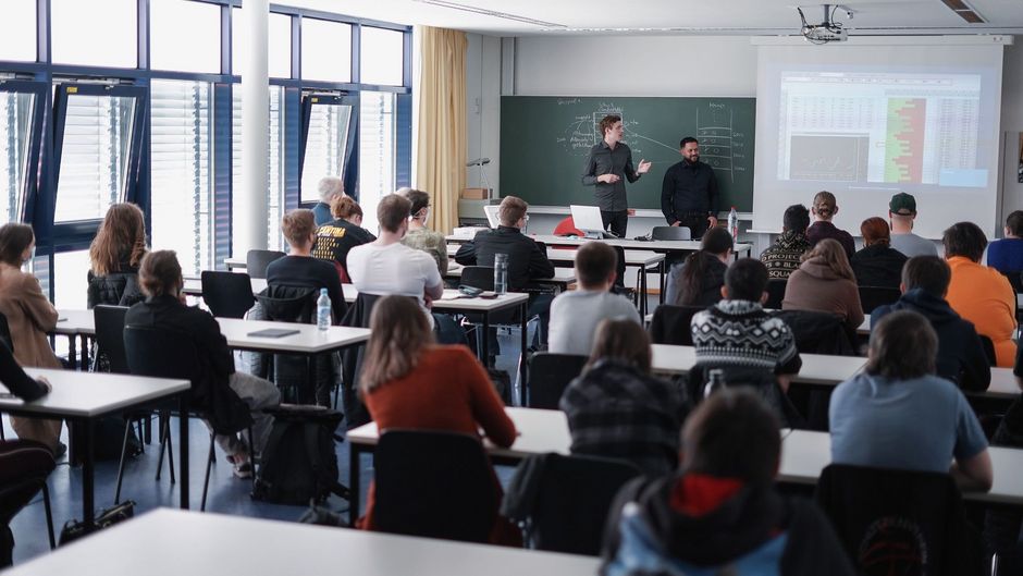 dctdev's tweet photo. Am Mittwoch waren Niklas Scheid und Michael Mohr am Umwelt-Campus #Birkenfeld für ihren Vortrag "#UX #Development unter #Windows – Quo vadis?". Bin echt stolz auf euch Jungs 🚀

https://t.co/Cee2kUMV58 https://t.co/3EoNXCMqvD