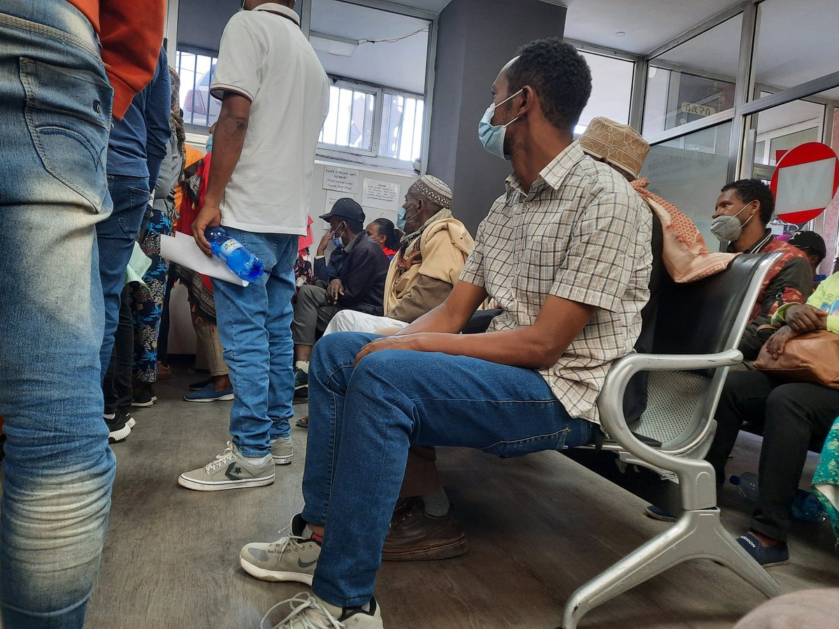SamuelAbate61's tweet photo. በመንግስት ሆስፒታሎች አገልግሎት ተማረው ወደ ግል ሆስፒታል የሚመጡ ሰዎች ብዛት እሚገርም ሆኗል።
በአዲስ አበባ ባለ አንድ የግል ሆስፒታል ለህክምና በጠዋት ብመጣም ተራዬን ስጠብቅ ምሳ ሰዓት አለፈ።
#hospitalservice
#Ethiopia https://t.co/pZ6Ycxw2uP