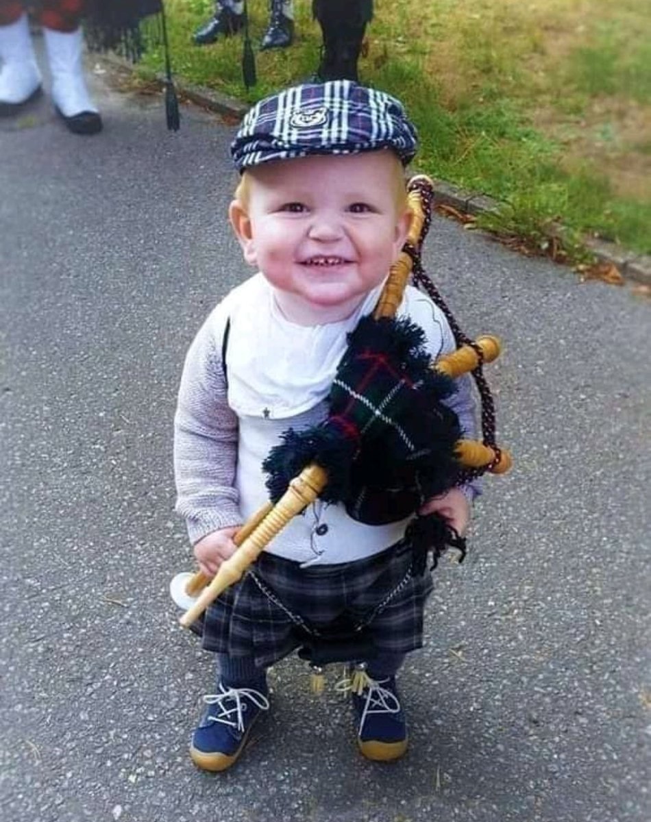 Miep51082958's tweet photo. Mannen in kilt, #woestaantrekkelijk
😍 https://t.co/RfJJjIbeNt