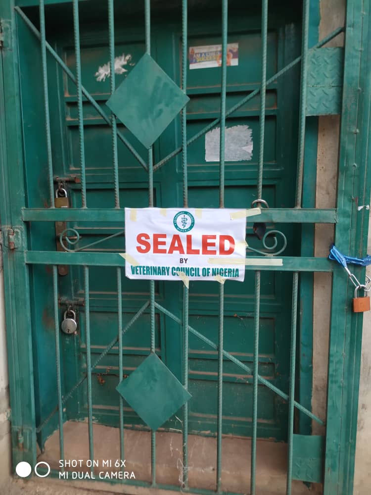 VetCouncilNig's tweet photo. 4 illegal premises sealed and process of prosecution initiated.
Enugu State Veterinary Practicing Premises Committee started Premises Registration enforcement yesterday.
The VCN encourages all State Practice Premise Committee to initiative the same in their respective states. https://t.co/onCDotYhvU