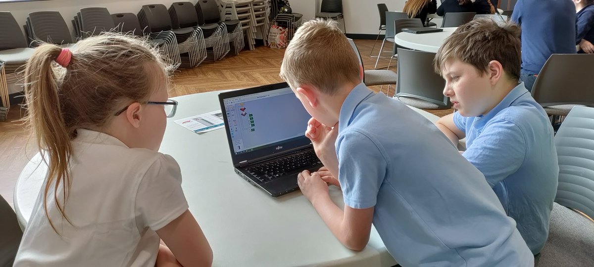 childrensuni's tweet photo. We’re designing technology solutions @RonDearingUTC with 30 Year 5's from @BuckinghamSch 
Racing cars, compressed air, computers and lots of hard thinking. Solutions are us!
#learningexperince https://t.co/7Qat1KkOSI