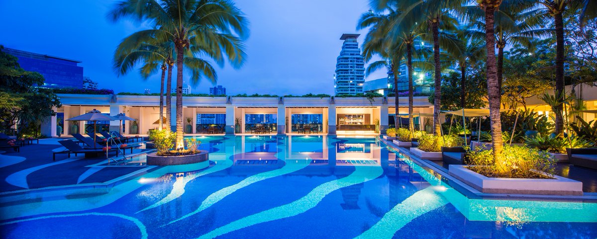 Stay cool by the pool. Escape the chaos of Bangkok and relax by our stunning freeform pool.

#swimmingpool #emporiumsuites #feeltheremarkable