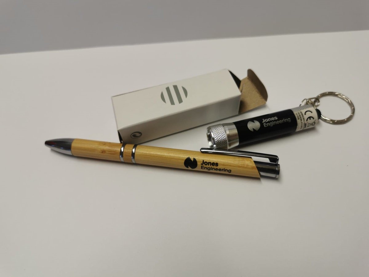 RachelSlevin4's tweet photo. Happy Friday :) #busyweek at 
@Slevingroup
 some products gone out to our valued customers :) https://t.co/YYL0rw3CMH