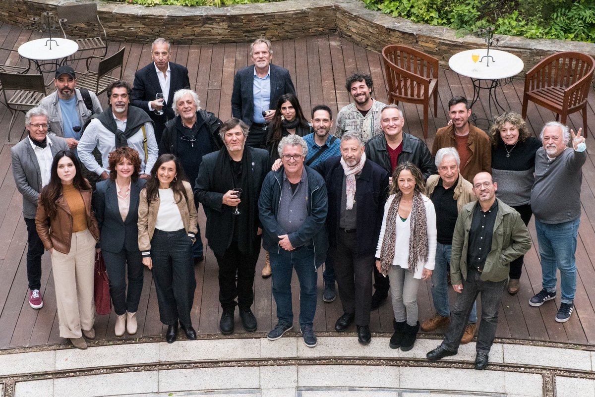 UnionMusicosPro's tweet photo. Presentación del informe sobre “La situación profesional de los músicos/as en España”, elaborado por #unióndemúsicos, @evamoraga de @porandpara en colaboración con @sgaeactualidad 

Un sector precarizado que pide una regulación acorde con sus necesidades #estatutodelartista
⬇️⬇️ https://t.co/WeDXk8N5hp