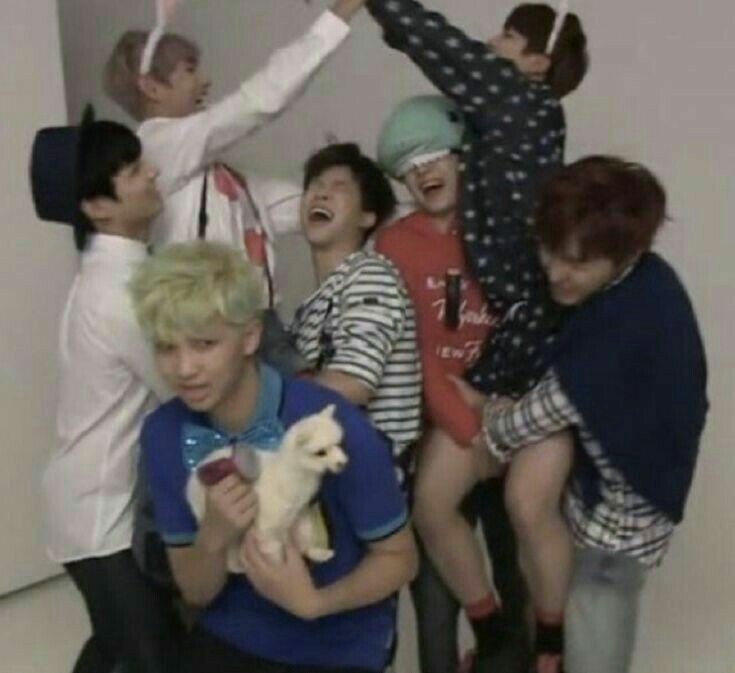 iankook7's tweet photo. its been 2000days since i joined this fandom as an army #happy2000days #tokyolightsv #bts #방탄소년단 https://t.co/t9NZxr4lzW