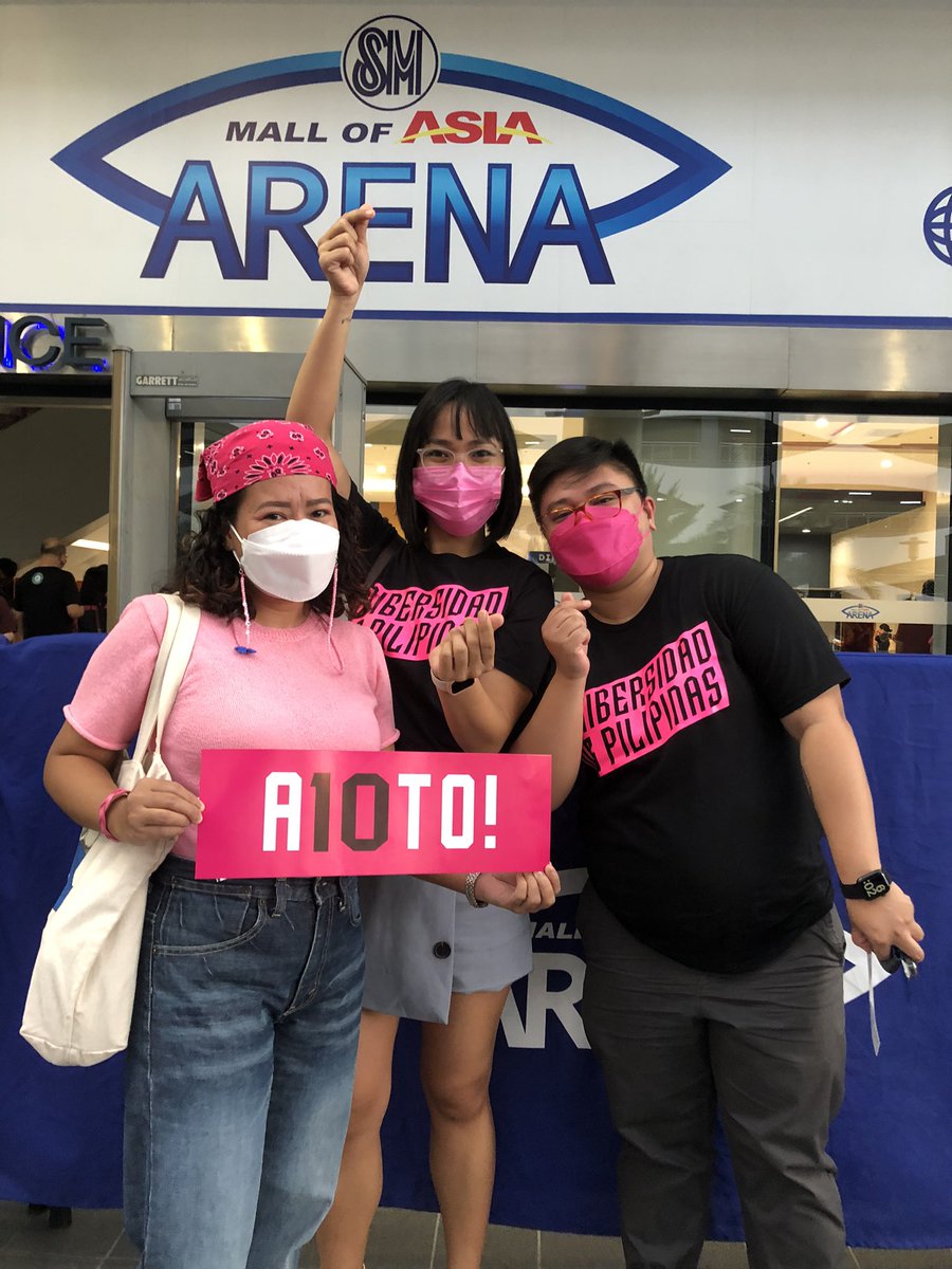 noonaannn's tweet photo. Yes po, nag fan modepo tayo sa THE @rosselle and THE @sosyolohija 💕
Let's go, UP! #UPfight #LeniFight #KikoFight #IlocanosForLeniKiko https://t.co/8t0JFI89Eq