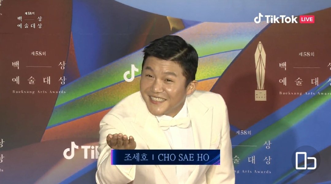 zyelln's tweet photo. You quiz? Yes! 🤣 Saeho paling mood banget sih fotonya 🤣🤣🤣 #BaeksangArtsAwards2022 #ChoSaeho #Saeho https://t.co/TE2iEsnYXE