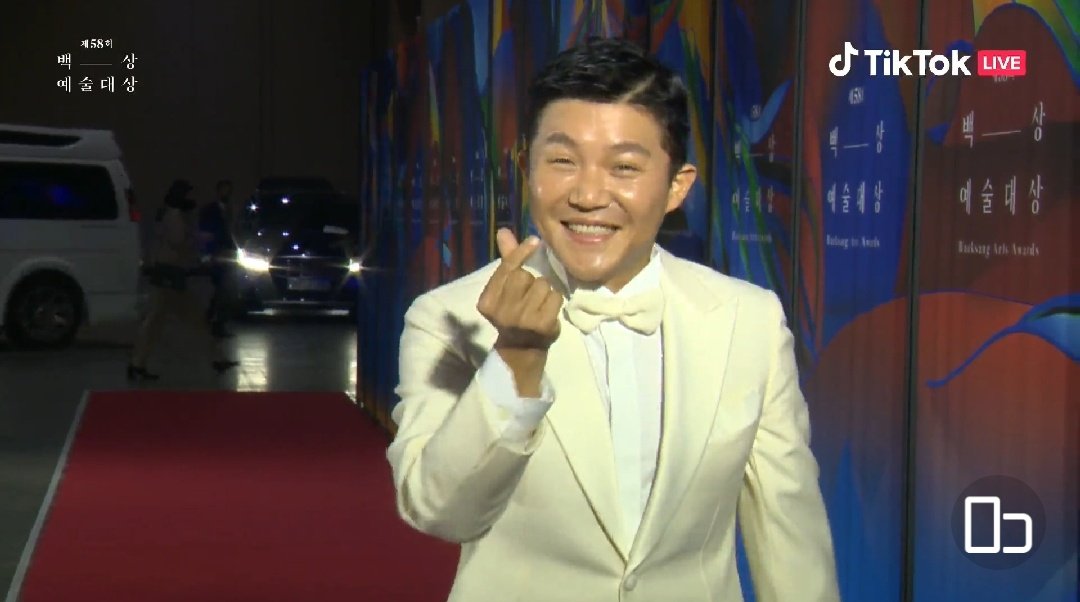 zyelln's tweet photo. You quiz? Yes! 🤣 Saeho paling mood banget sih fotonya 🤣🤣🤣 #BaeksangArtsAwards2022 #ChoSaeho #Saeho https://t.co/TE2iEsnYXE
