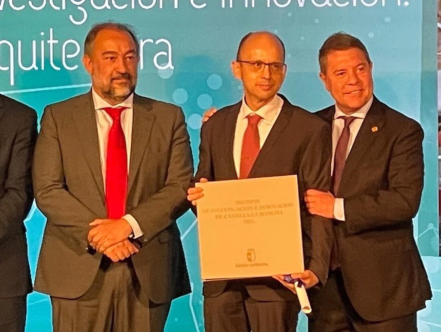IngQuimicaUCLM's tweet photo. MANUEL RODRIGO PREMIO REGIONAL DE CLM A LA EXCELENCIA EN INVESTIGACIÓN. Enhorabuena! Entregado en Cuenca por las máximas autoridades. Un gran día para la Ing Quimica @FCTQ_uclm @mandresrodrigor @uclm_es @Juanfranuclm @ACMIQ @COPIQCLM https://t.co/oGg8e6rhl8