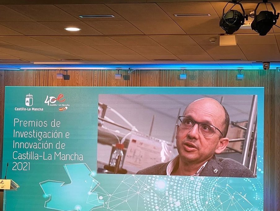 IngQuimicaUCLM's tweet photo. MANUEL RODRIGO PREMIO REGIONAL DE CLM A LA EXCELENCIA EN INVESTIGACIÓN. Enhorabuena! Entregado en Cuenca por las máximas autoridades. Un gran día para la Ing Quimica @FCTQ_uclm @mandresrodrigor @uclm_es @Juanfranuclm @ACMIQ @COPIQCLM https://t.co/oGg8e6rhl8