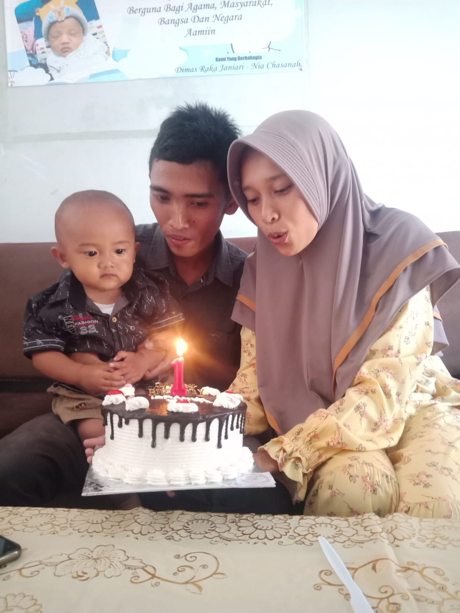 Dimasraka28's tweet photo. berkah barokah umurnya ya anak lanang
selamat satu tahun 💙 https://t.co/42AsY2bSVv