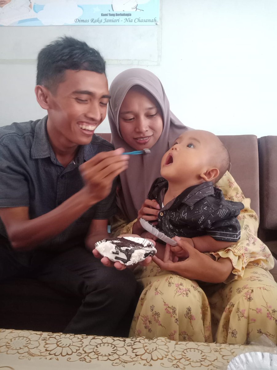 Dimasraka28's tweet photo. berkah barokah umurnya ya anak lanang
selamat satu tahun 💙 https://t.co/42AsY2bSVv