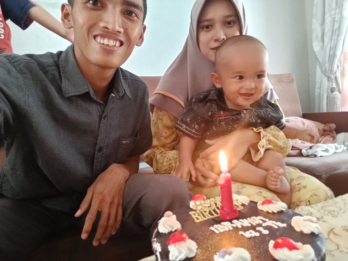Dimasraka28's tweet photo. berkah barokah umurnya ya anak lanang
selamat satu tahun 💙 https://t.co/42AsY2bSVv