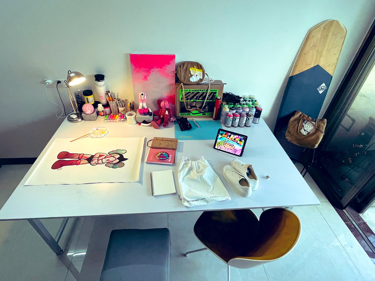 RobiSebi's tweet photo. Finally, the mega-desk is here! 🙌
It’s not a studio, but it’s a first step into having a space of my own to create stuff in this shitty apartment. #setup #art #artstudio #artcommunity #artist #design #designsetup #megadesk https://t.co/bXgECKJFFE