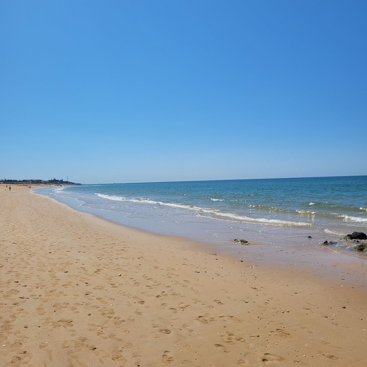 0xCryptoJZ's tweet photo. Advice: when there's a market dump, just take a day off and run away from the noise.
#Dump #gotothebeach https://t.co/hu8E1t8hzM