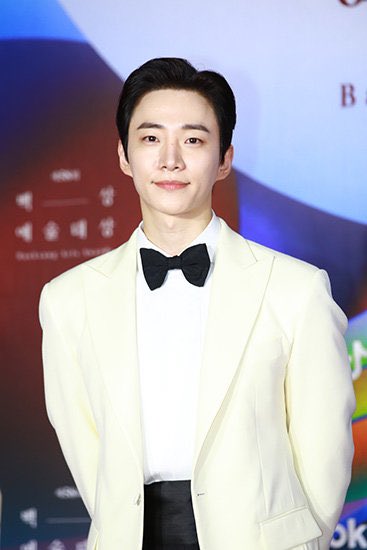 haydei's tweet photo. Go for the win My Baby

#2pm#junho
 #BaeksangArtsAwards2022 https://t.co/6vekgrOR6z