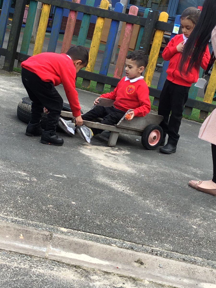 LapagePrimary's tweet photo. Children in EYFS have been making the most of the weather through outdoor play. https://t.co/ML8GnC8MaP
