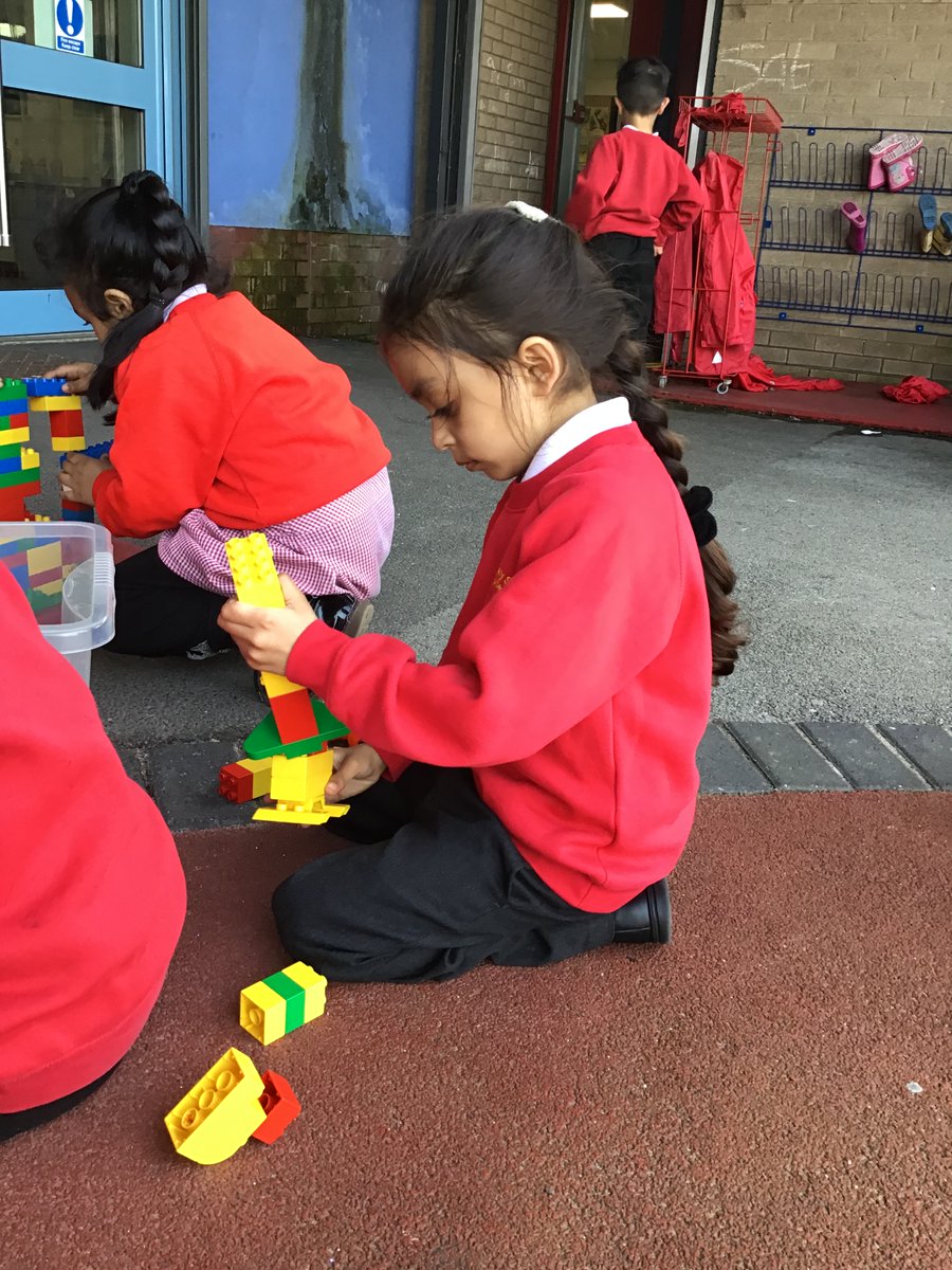 LapagePrimary's tweet photo. Children in EYFS have been making the most of the weather through outdoor play. https://t.co/ML8GnC8MaP