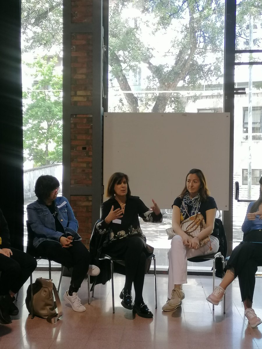 EdComunitariaSM's tweet photo. Ja hem arrencat la primera conversa que gira entorn:
Les famílies 👨👩👧👦
La xarxa 👥
La reflexió entorn l'educació comunitària 💬
Intercanvis d'opinions i punts de vista crítics i constructius 🔄
#edcampCAT https://t.co/viparNnjl0