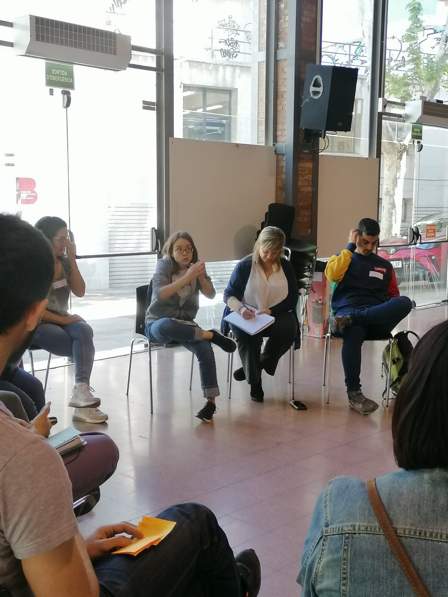 EdComunitariaSM's tweet photo. Ja hem arrencat la primera conversa que gira entorn:
Les famílies 👨👩👧👦
La xarxa 👥
La reflexió entorn l'educació comunitària 💬
Intercanvis d'opinions i punts de vista crítics i constructius 🔄
#edcampCAT https://t.co/viparNnjl0