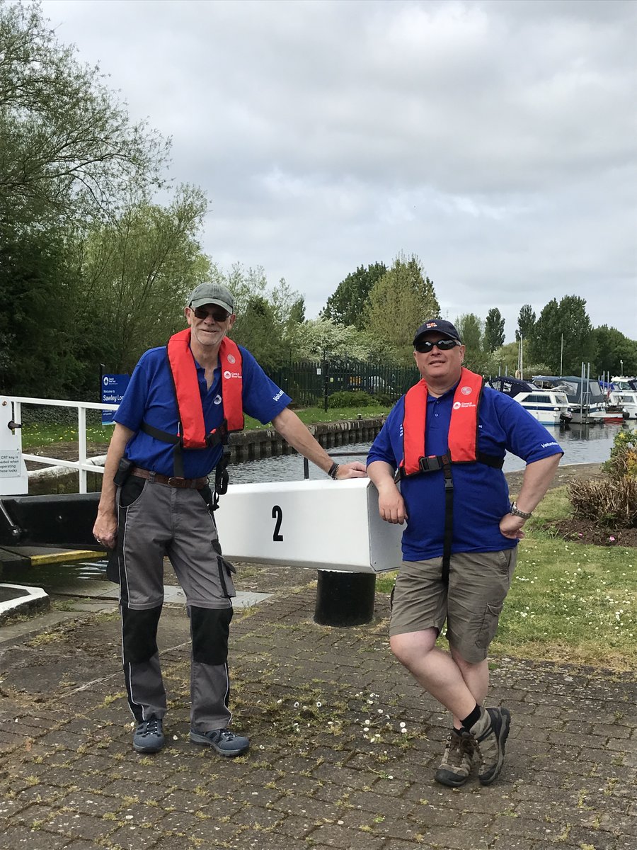 SawleyLocks's tweet photo. Today's Volunteer Lock Keepers at #Sawley are Nigel and Adrian and they're ready for a busy boating Friday here on the #RiverTrent. In between boats, they're weeding between that block paving! #boatsthattweet #volunteering #lockkeeping #LifesBetterByWater #VLKs https://t.co/gJK2a0esLn