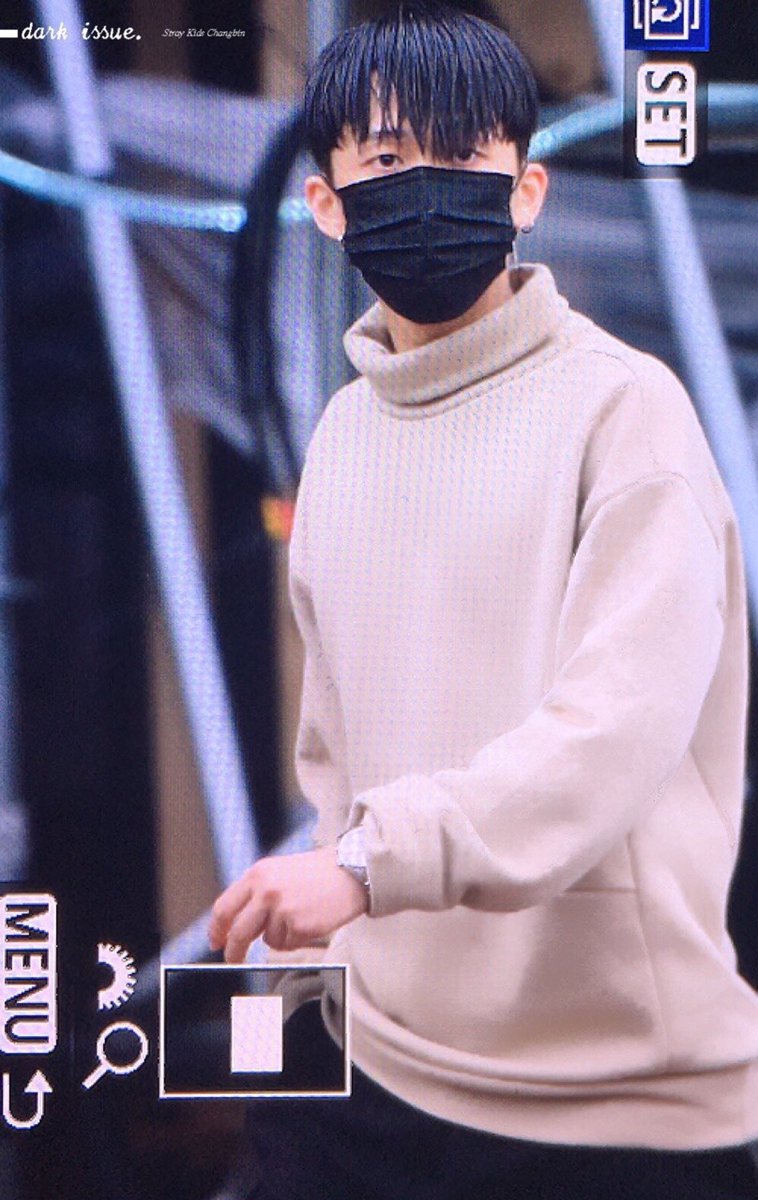 The comedy of Jisung wearing a raincoat UNDERNEATH his umbrella, while Changbin is soaking wet 😂