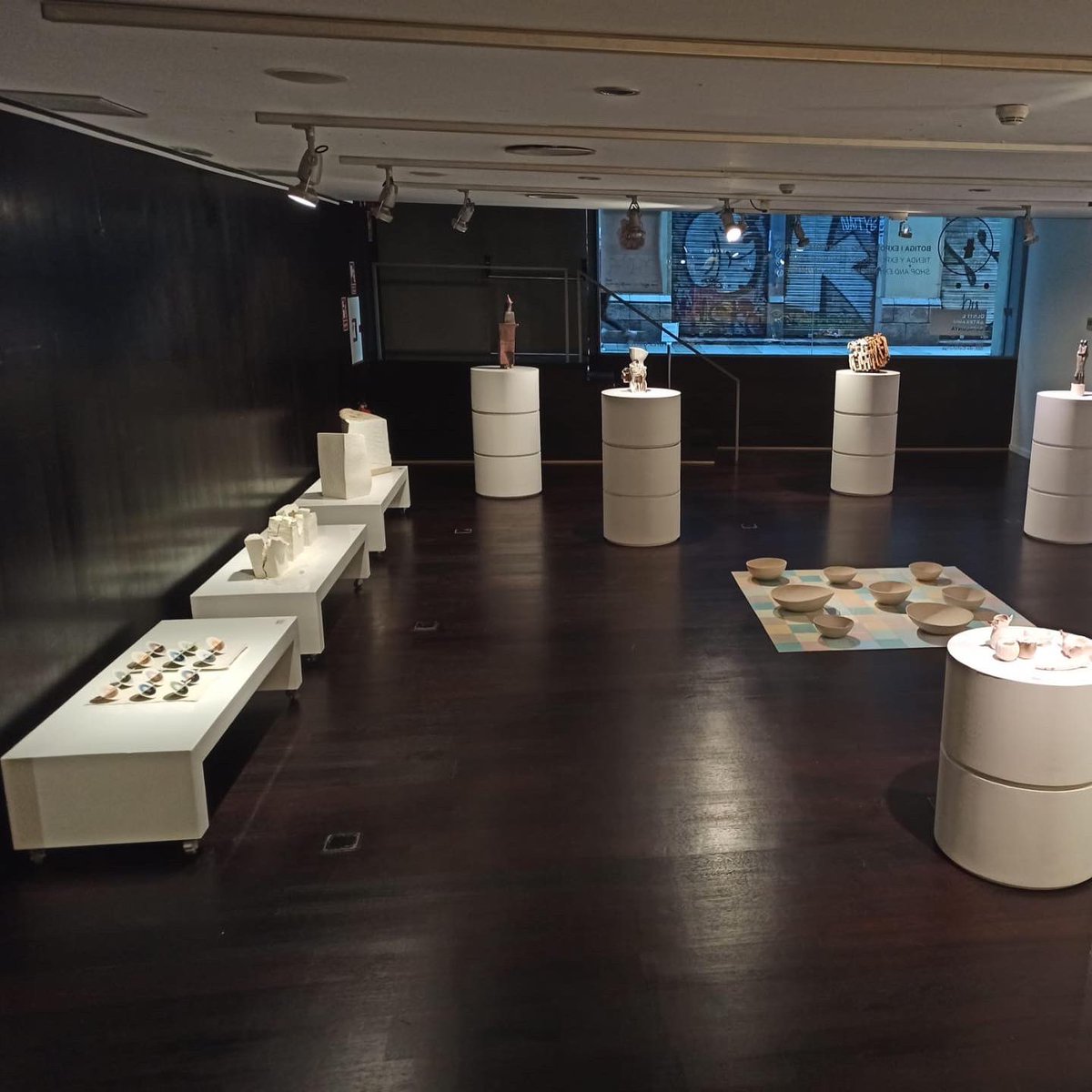 CulturaVendrell's tweet photo. Fins al 3 de juliol, gaudiu de l’exposició antològica de la Biennal de Ceràmica del Vendrell a @ccamcat (carrer Banys Nous, 11, de Barcelona).
Vivim l’art, vivim la ceràmica! 
#ElVendrell #EstimemLaCultura @elvendrell_cat https://t.co/c765tgX5O9