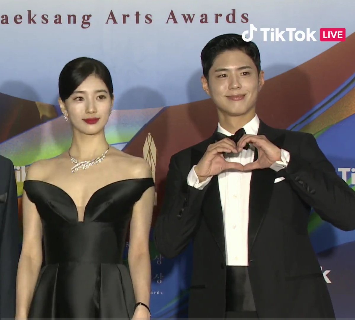 Finally after 2 years #Suzy and #ParkBoGum in one fram again at #BaeksangArtsAwards2022 ✨