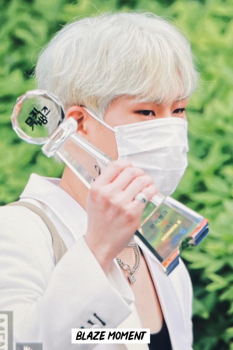 2Miyuv514's tweet photo. “Bunu tutuyorum çünkü elimde şu an” 
~Lee Jooheon

#LOVE2ndWin https://t.co/udEyhQorrf